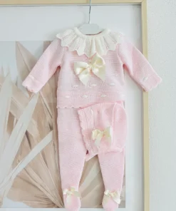 Knitoutfit with bows
